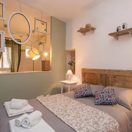 Homes4holidays - Artistic Nest * Syrakus