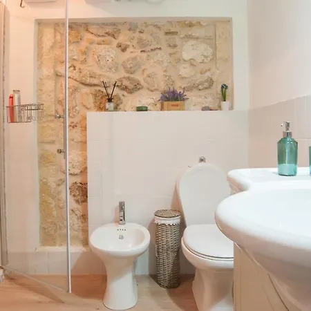 Homes4holidays - Artistic Nest